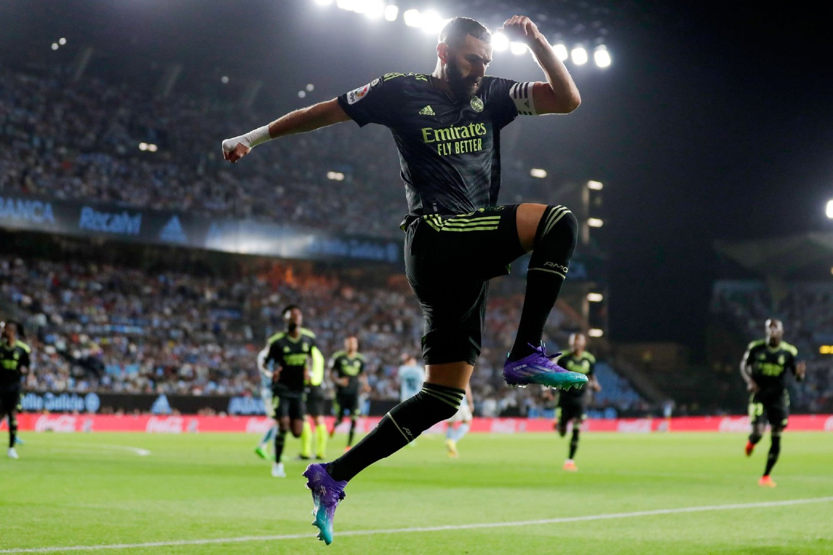 关于塞维利亚翻盘哥伦比亚，本泽马高光表现的信息