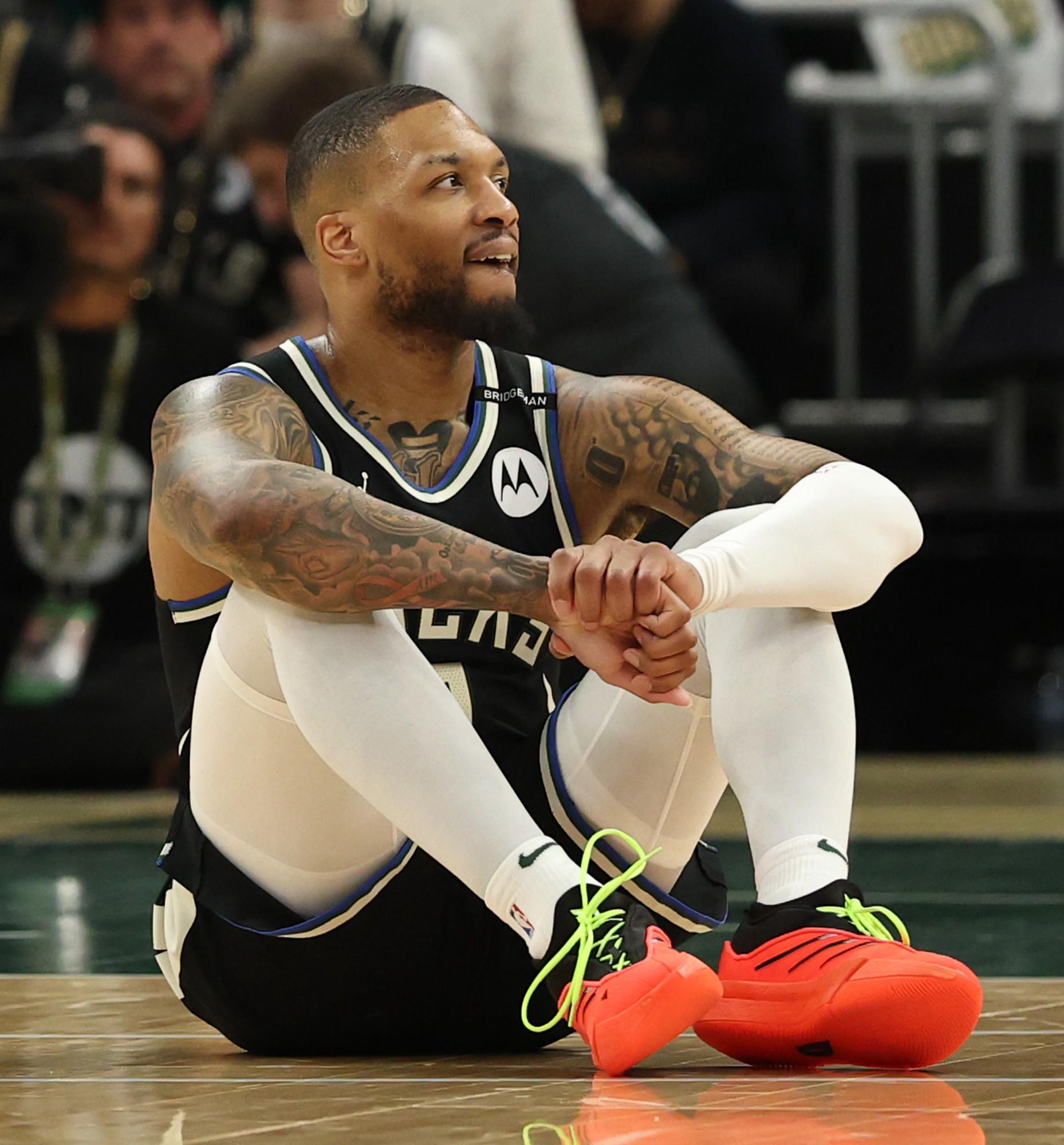 关于火箭完胜雄鹿，利拉德关键制胜的信息