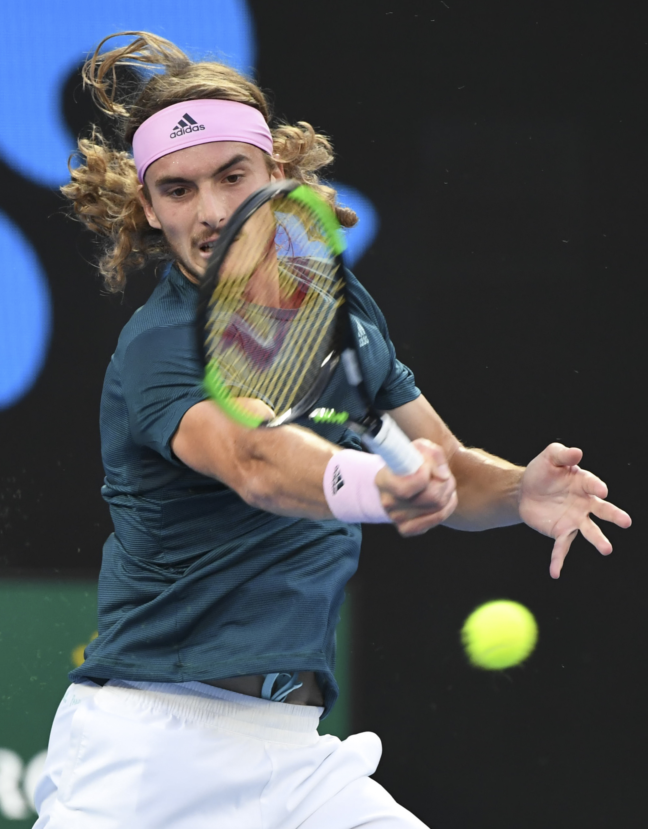 包含欧洲网球队强势西班牙网球队，西西帕斯惊艳世界的词条