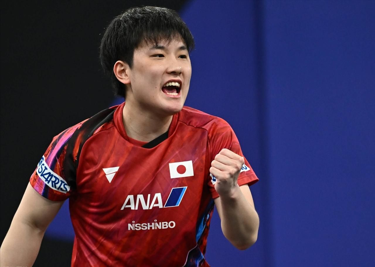 日本乒乓球队力克中国乒乓球队，水谷隼完成帽子戏法