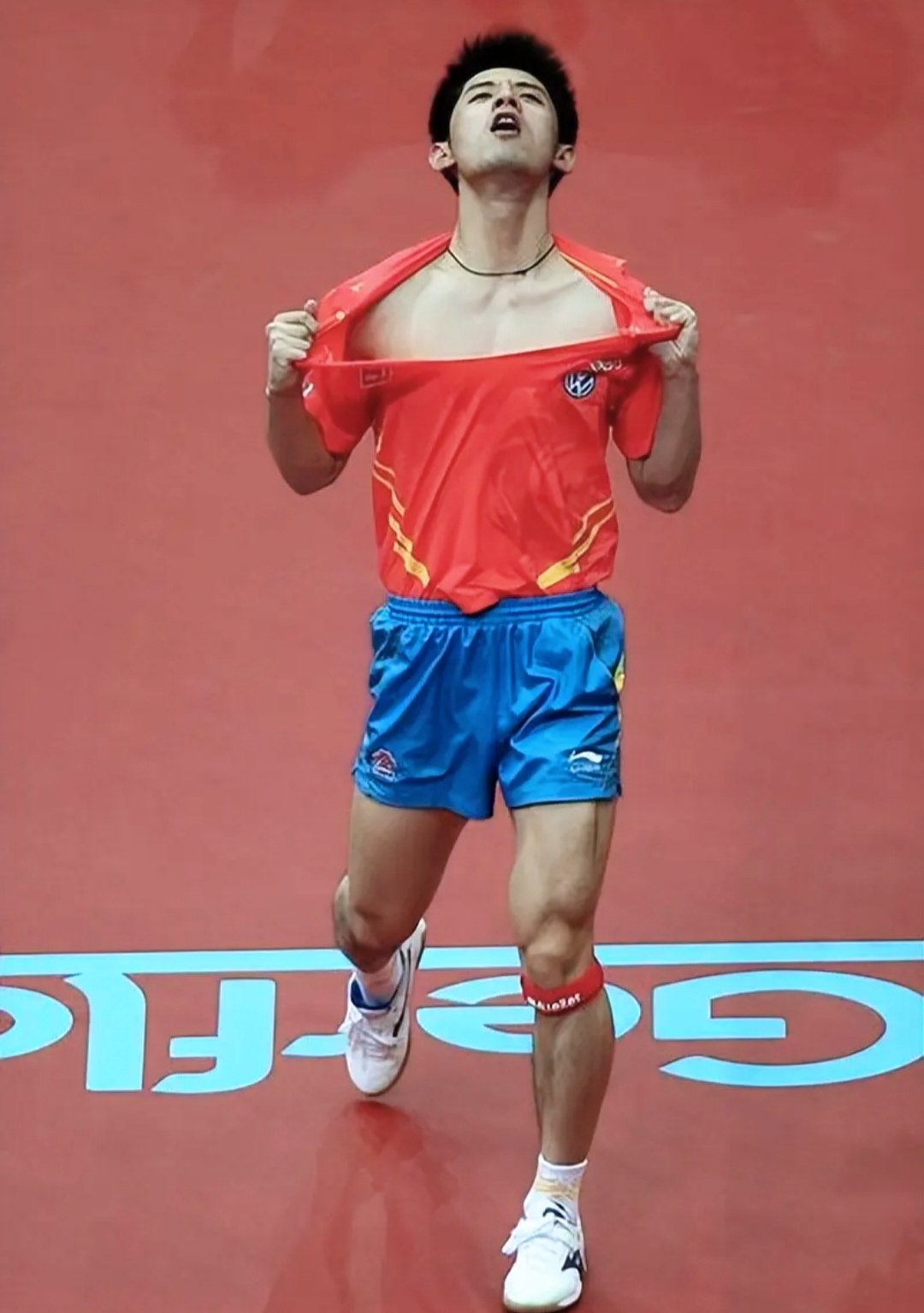 中国乒乓球队逆转波兰乒乓球队，张继科三分雨点燃全场