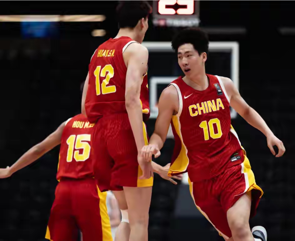 中国男篮险胜阿根廷男篮，麦科勒姆高光表现