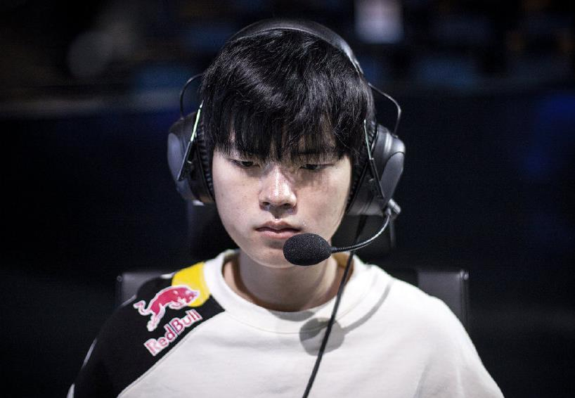 CLG险胜DRX2，Caps送出助攻的简单介绍