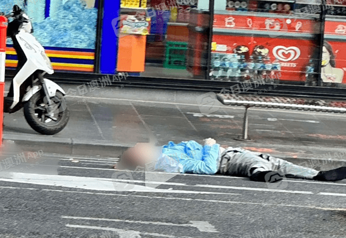 关于上海曼哈顿现高档住宅楼坠湖中的信息