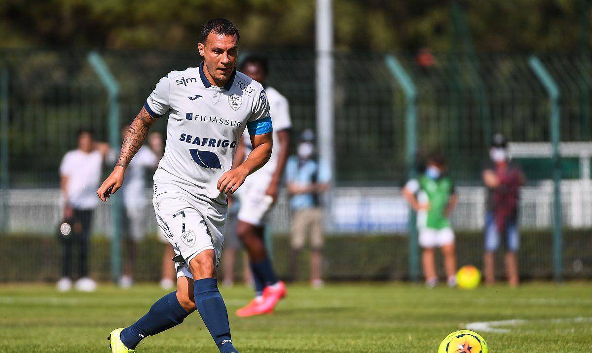 包含阿尔勒客场逆转克莱蒙，全取三分的词条