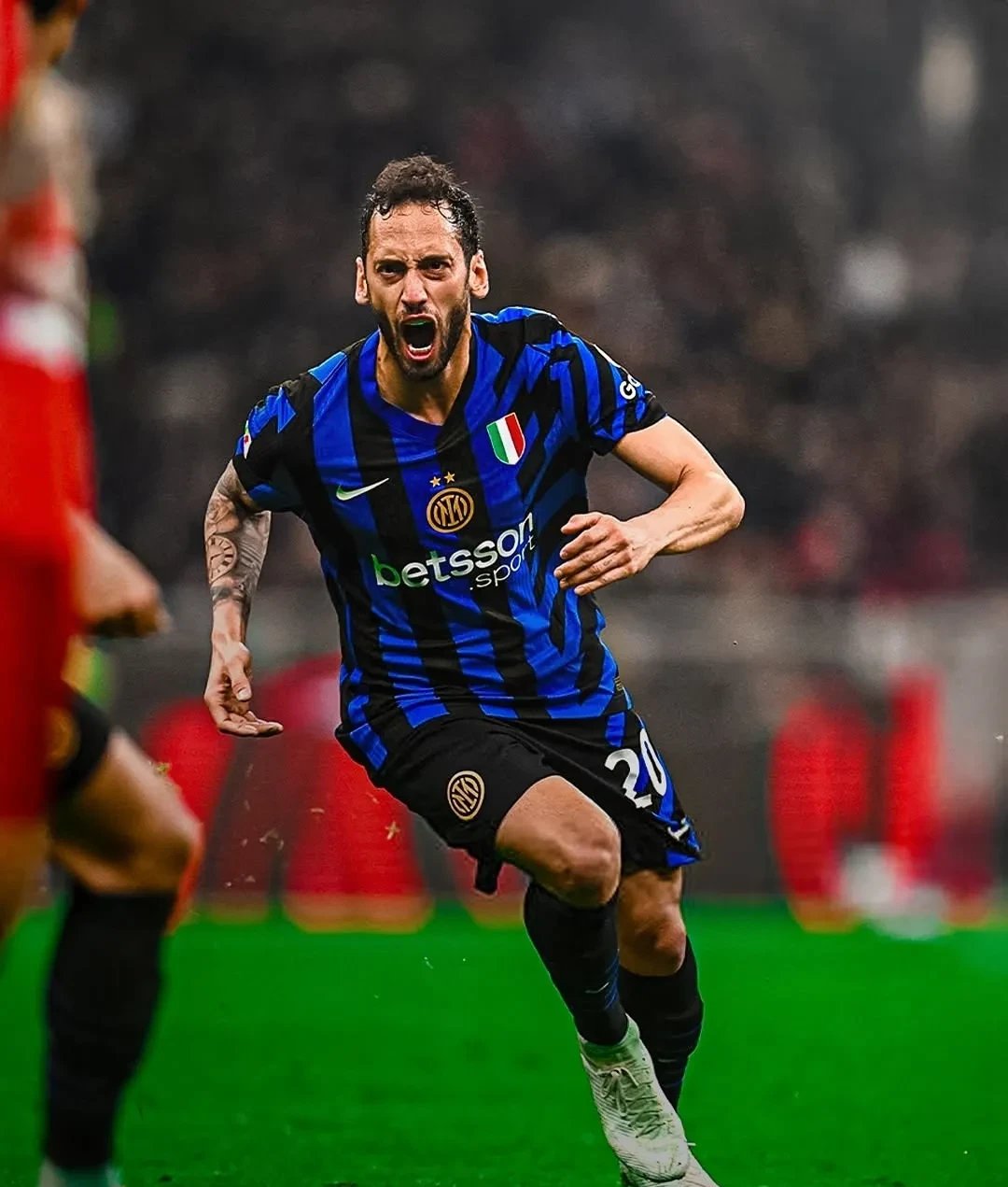 包含AC米兰主力中卫连续场出色发挥，证明实力的词条