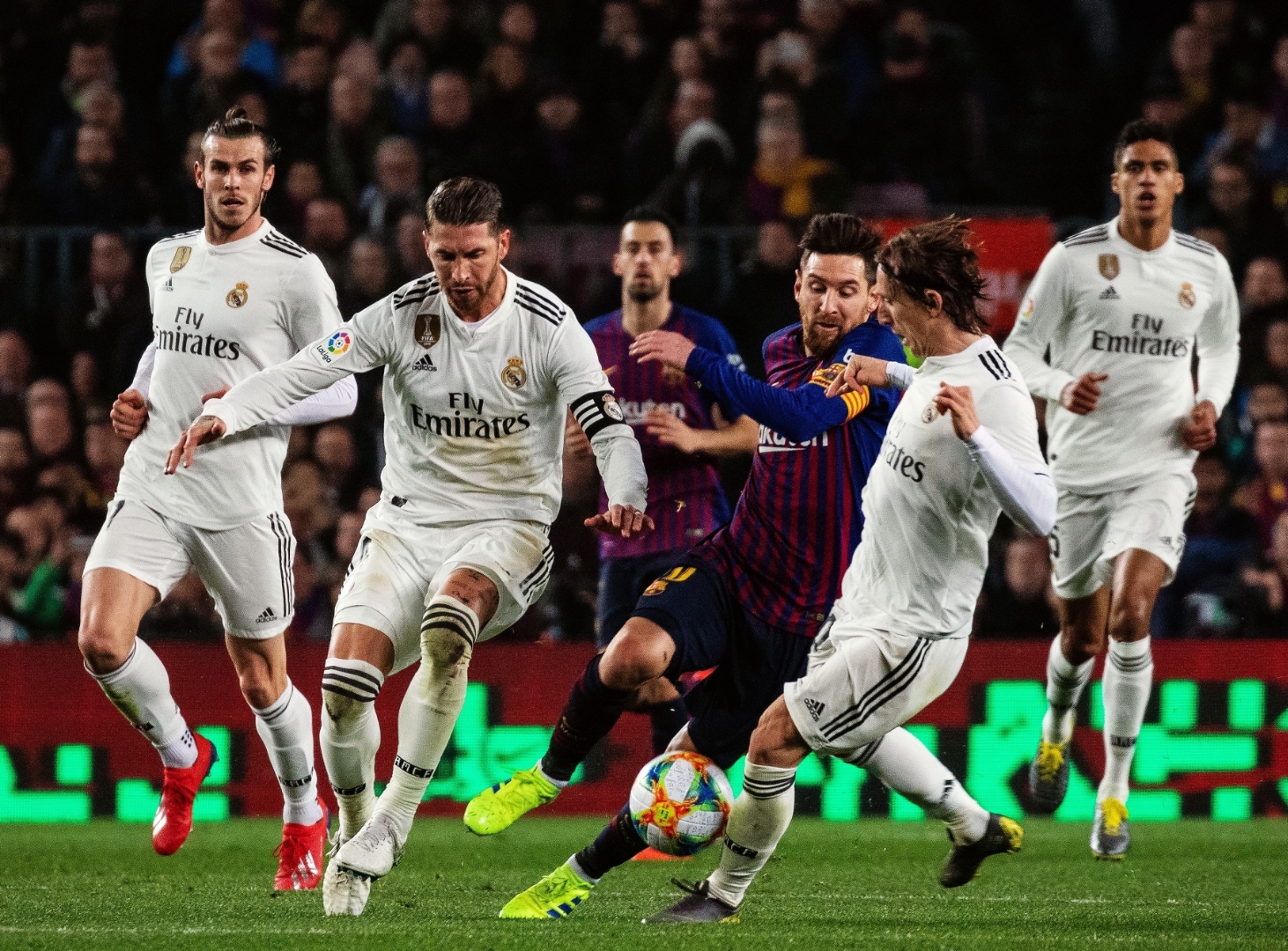 包含西甲豪门宣布重组：皇家马德里发起大规模换血行动的词条