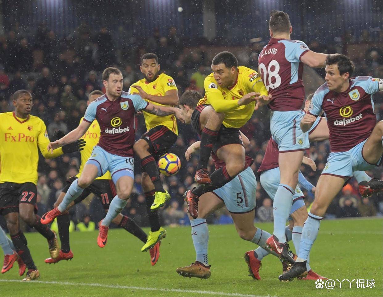 斯托克城主场平局沃特福德：陶工队势均力敌的简单介绍