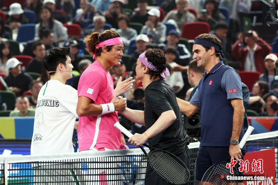 关于日本网球队完胜法国网球队，费德勒统治全场的信息