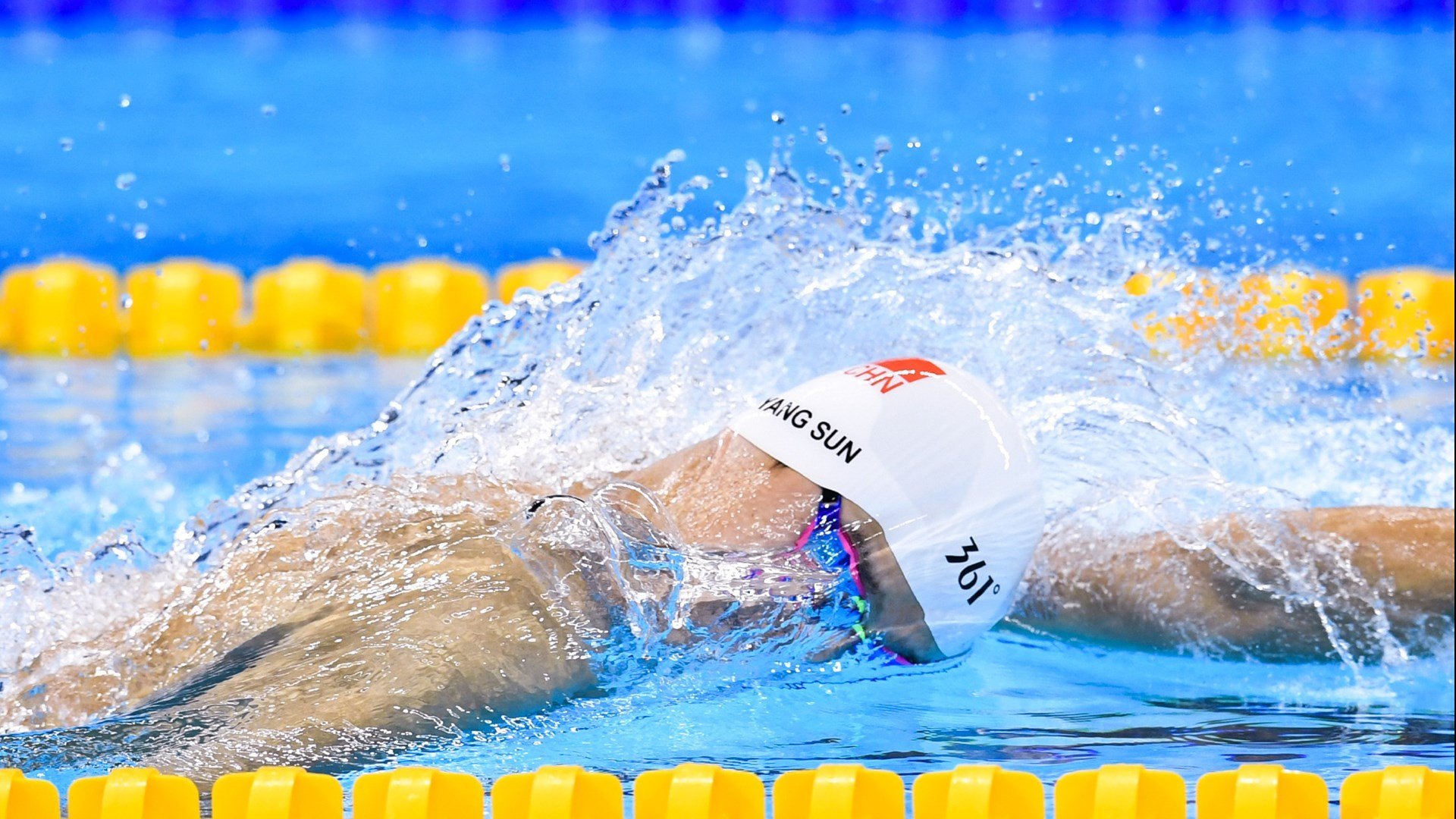 赛道之外，当F1争冠焦点战遇上瑞士强行终结埃及的隐喻