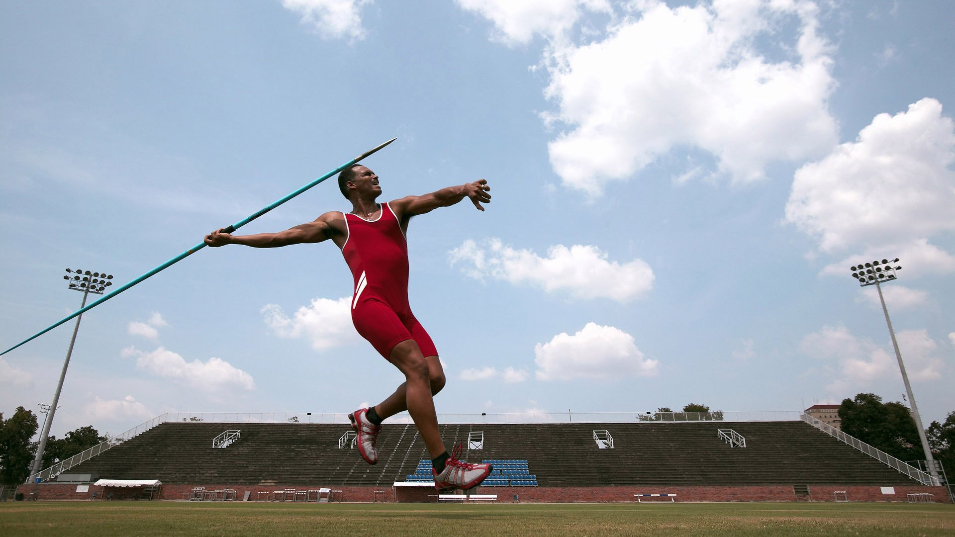 巴萨强压阿尔及利亚，梅西成为关键先生