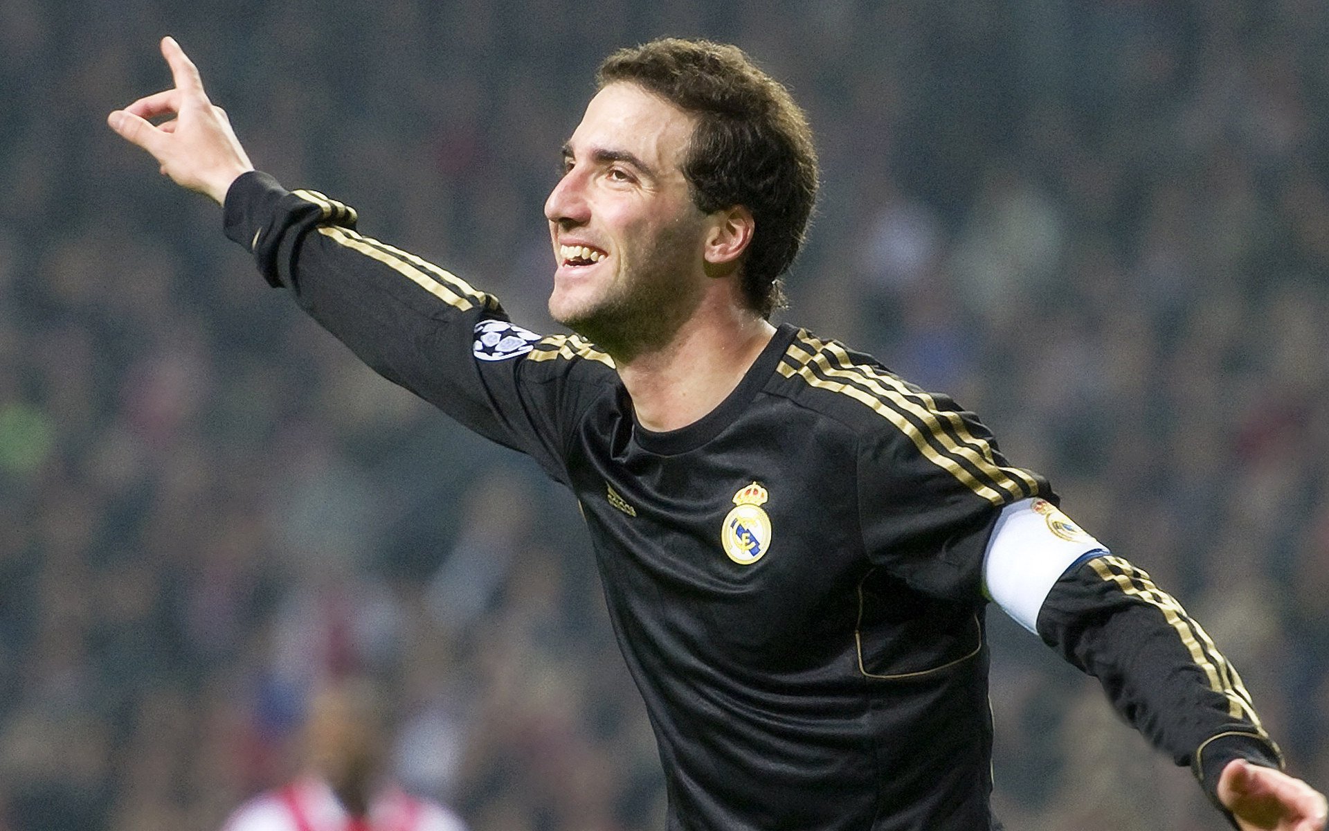 蓝调狂想曲,切尔西单节风暴撕裂奥地利防线,阿圭罗末节王者降临定乾坤